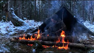 Solo Winter Bushcraft Camp - No Sleeping Bag, Long Log Fire, Snow, Canvas lavvu, Campfire Cooking