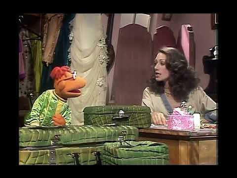 The Muppet Show - 310: Marisa Berenson - Cold Open (1979)
