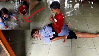 Download lagu Flood of snakehead fish entering the longan amben room || Fighting to catch fish until they roll ... mp3