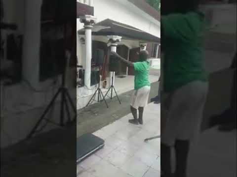 Le sage RAPHA BOUNZEKI parle des dix commandants de Dieu reçu par Moïse dans sa chanson !