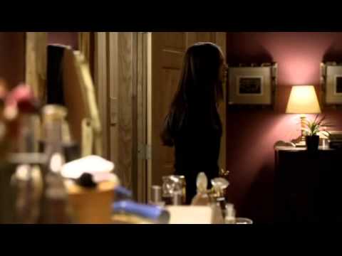 TVD 2X14 Stefan Elena kiss in her parents room & find the hidden room full of wepons