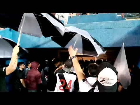 "Hinchada de Danubio en el Parque Central (Clausura 2019)" Barra: Los Danu Stones • Club: Danubio