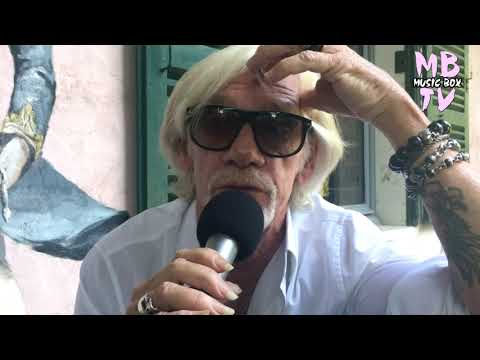 INTERVIEW DE PIERRE BILLON QUI PARLE DE SON AMI JOHNNY HALLYDAY  au micro de MUSICBOXTV