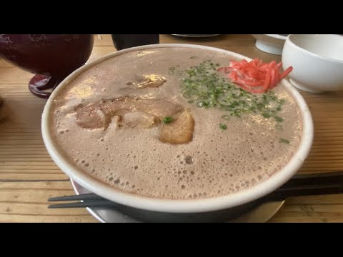 ¡No puedes ver los fideos debido a las burbujas! 🍜Bali Uma Hakata Daruma! ¡Un autoproclamado veterano del súper popular ramen de Fukuoka, Hakata Daruma, enseña a estudiantes aficionados cómo hacer un sorprendente ramen de capuchino espumoso!? ¡Tonkotsu Hakata Daruma! ramen hakata fukuoka🍜
