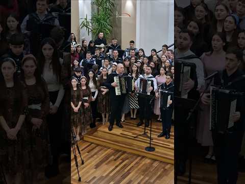 O, patria mea. Mult mi-e dor s-ajung în ea! - Grup tineri din Bucovina