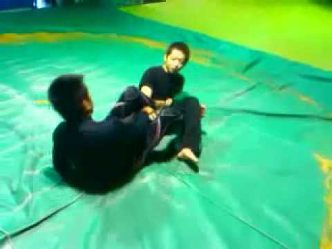 101024_06下からのヒールホールド