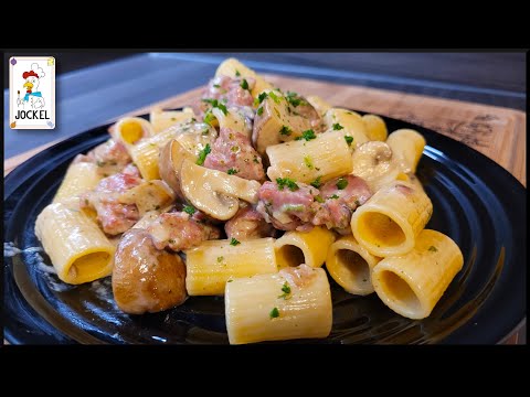 würzige Salsiccia-Pasta-Pfanne mit Champignons
