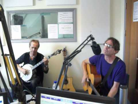 Porchlight Smoker performing DIG DOWN DEEPER on Russell Hill's Country Music Show. 14/09/14