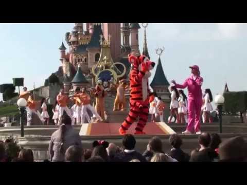 It's Party Time... with Mickey and Friends 2/2 - Disneyland Paris Mickey's Magical Party HD