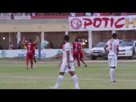 Atacante do Potiguar, Tiago Sousa, bate penalty e abre o placar contra o Serra Talhada