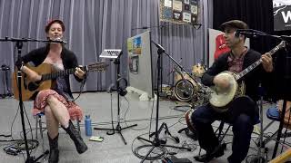 Banjo Nicaru &amp; Western Scooches - "I Don't Need No Glasses"