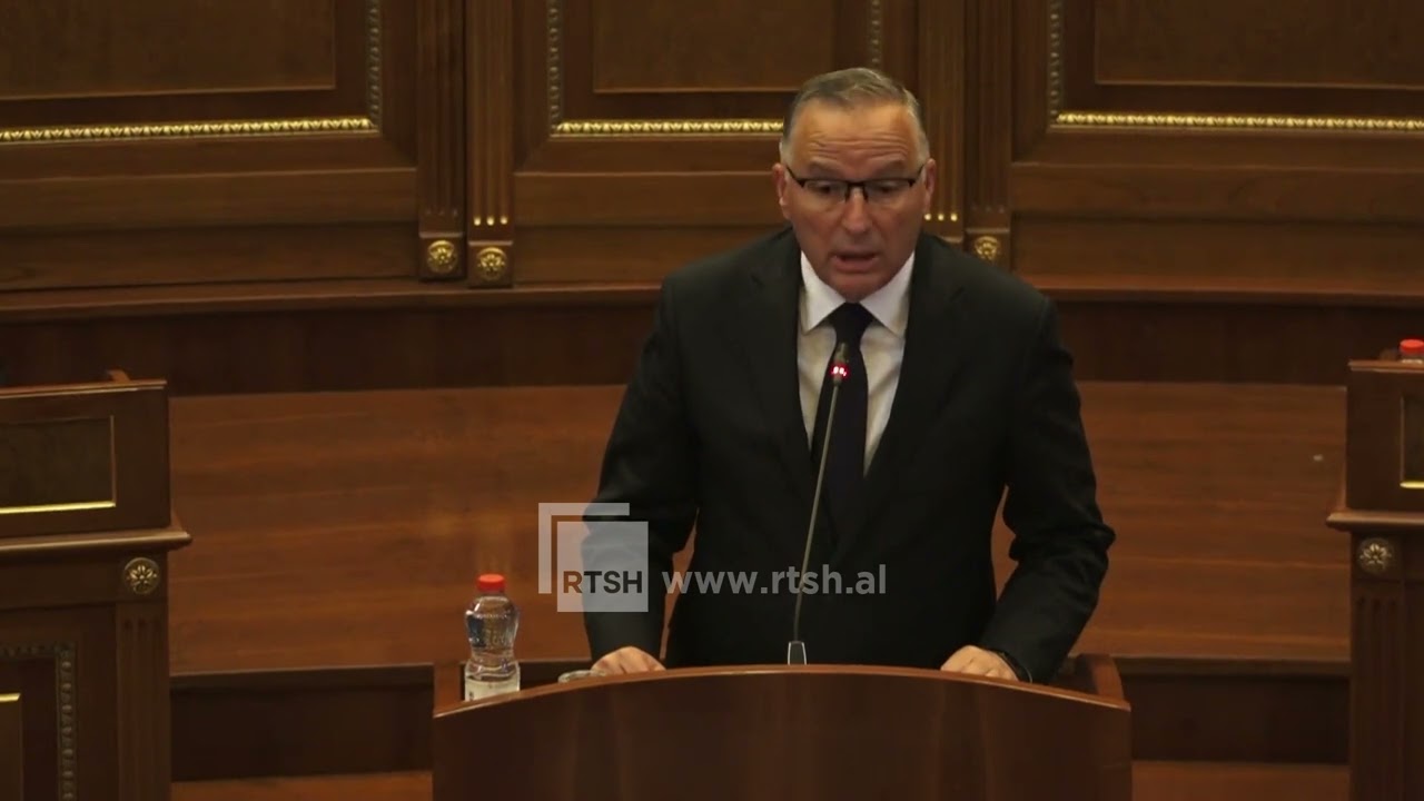 Nderohet akademiku Rexhep Qosja, Kuvendi i Kosovës vlerëson kontributin e tij në një seancë të posaçme