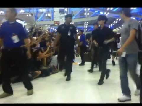 121004 Super Junior @Suvarnabhumi Airport Thailand.wmv