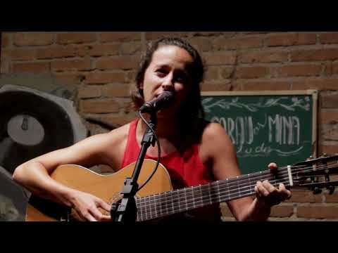 Sarau as Mina Tudo - Sofía Campos