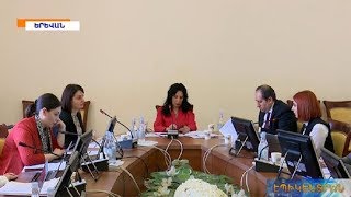 Մորթելու կոչ անող մանկավարժը պատասխան տալո՞ւ է. բուռն քննարկում ԱԺ հանձնաժողովում