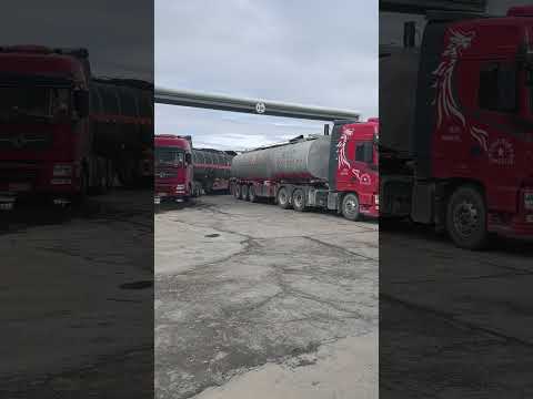 Lý do những chiếc xe bồn đốt lửa phía sau xe.