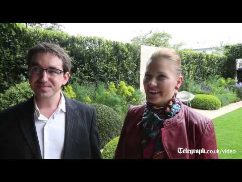 Love blooms in Telegraph Chelsea garden as man proposes