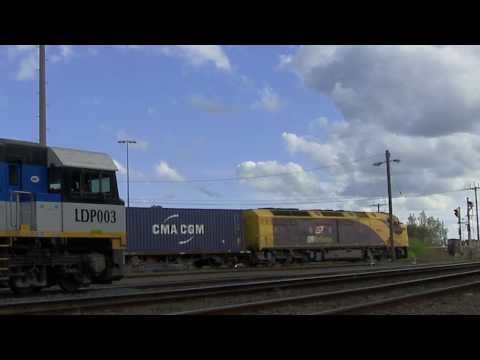 QR National freight train shunting in Melbourne - Australian Trains