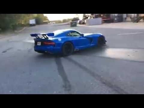 Twin turbo , dodge viper . Burnout