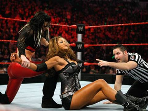 Raw: Eve vs. Katie Lea Burchill - Divas Championship