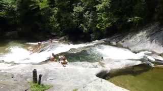 preview picture of video 'Hikers enjoy Lost Cove Pool'