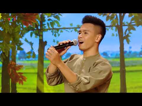 EM ĐI GIỮA BIỂN VÀNG