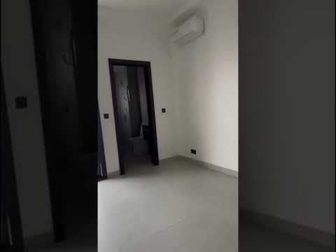 Appartement 3 chambres avec parking & balcon au Point E