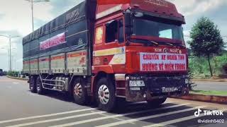 Download the video "Tổng hợp những đoàn xe cứu trợ miền Trung bị lũ lụt| Vì miền Trung thân yêu| Tiktok Việt Nam"