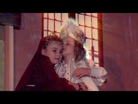 Aladini -  Perqafimi i pare - Princesha Jasmine & Princ Ali