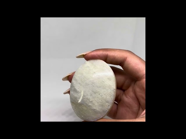 حجر القمر  moonstone