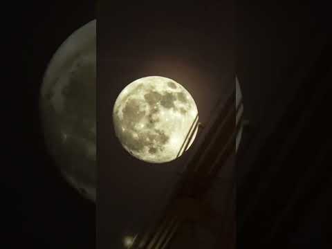 iPhone vs Sonya7iv+Tamron #sonya7iv #tamron #iphone15promax #moon