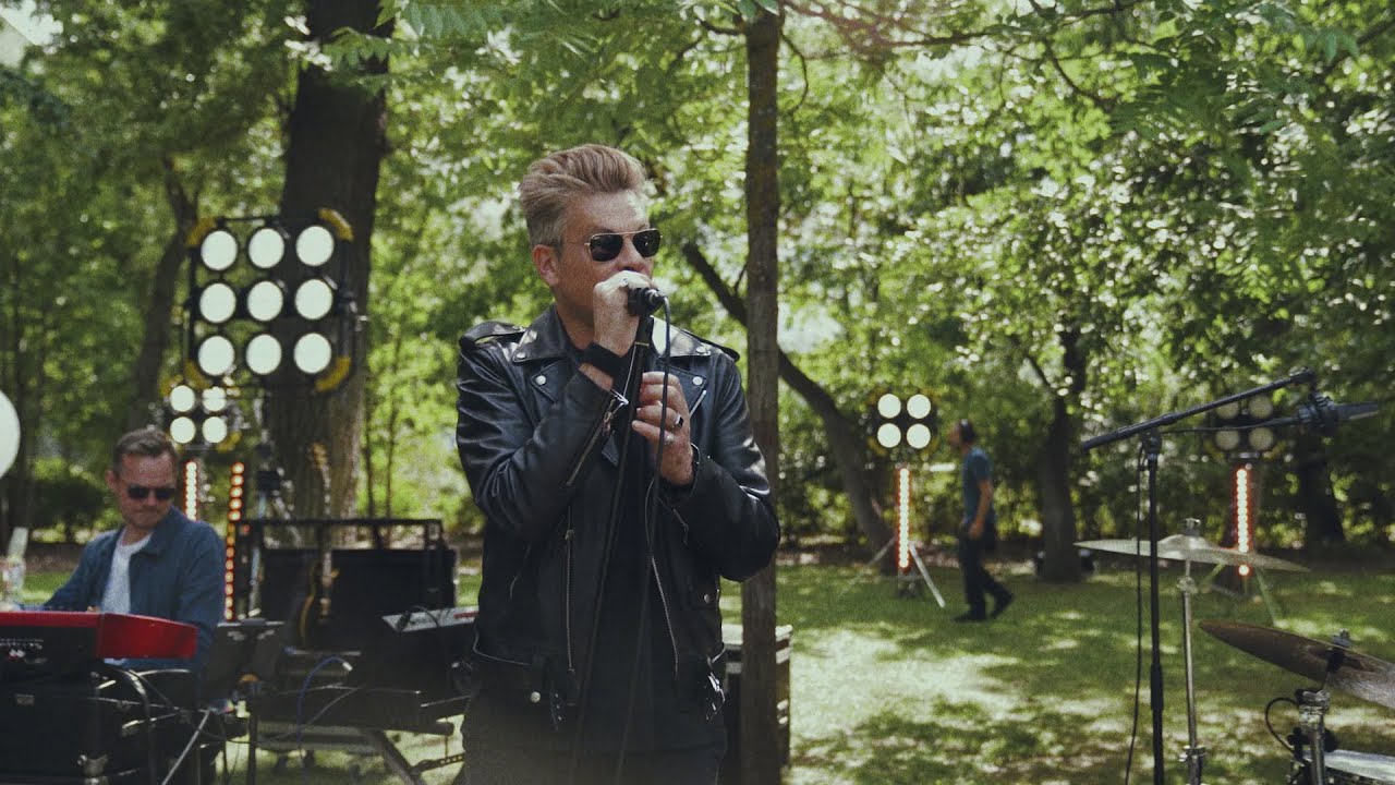 Benjamin Biolay - Les joues roses (images volées - balances au Jardin d’acclimatation, Paris)