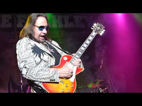 Ace Frehley performs the KISS classic "Love Gun" at the Paramount, NY November 20, 2014