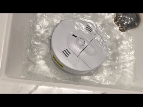 Submerging the most hated smoke detector in water because I hate it