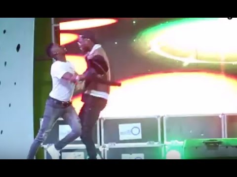 Ben Pol vs Jux kwenye jukwaa wakizichana