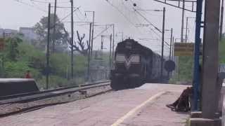 preview picture of video '14317 Indore Dehradun Express'