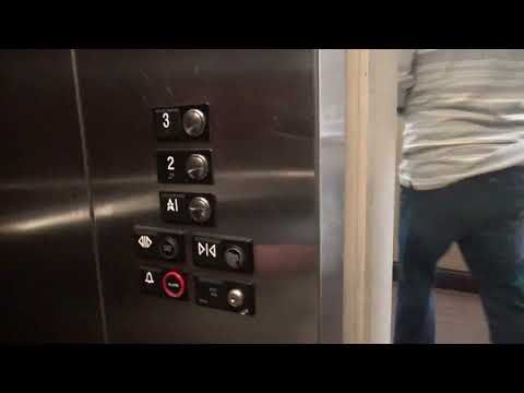 United States Soft-Touch Hydraulic Elevator - "Low" Quality Inn & Suites - Lawrenceburg, IN