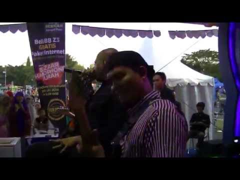 Husein Idol feat Deny & The Add Band - Mustafa Ibrahim - Ngabuburit Bersama XL Surabaya 2014