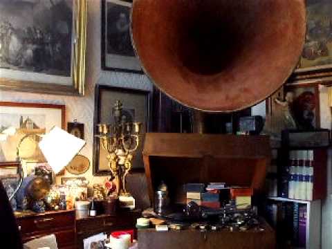 "Whispering of the Flowers" (F von Blon) played by Edith Lorand & her Orchestra