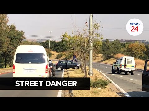 WATCH | Knife-wielding man shot after attacking cops, motorists on Joburg road