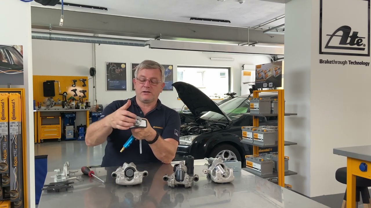 Zacisk hamulca postojowego. I co z tym tłokiem – wciskać czy wkręcać