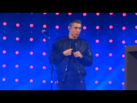 Loïc Nottet - Backstage "Rode Neuzen Dag" - Gand 25/11/16