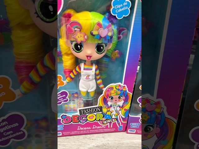 Vídeo relacionado con Glitter Girls - Sonríe Llueva o truene - Conjunto para un día lluvioso - Vestido e Impermeable Arco Iris - Conjunto de muñeca Easy-Fit - Ropa y Accesorios para muñecas de 36m - 3 años +
