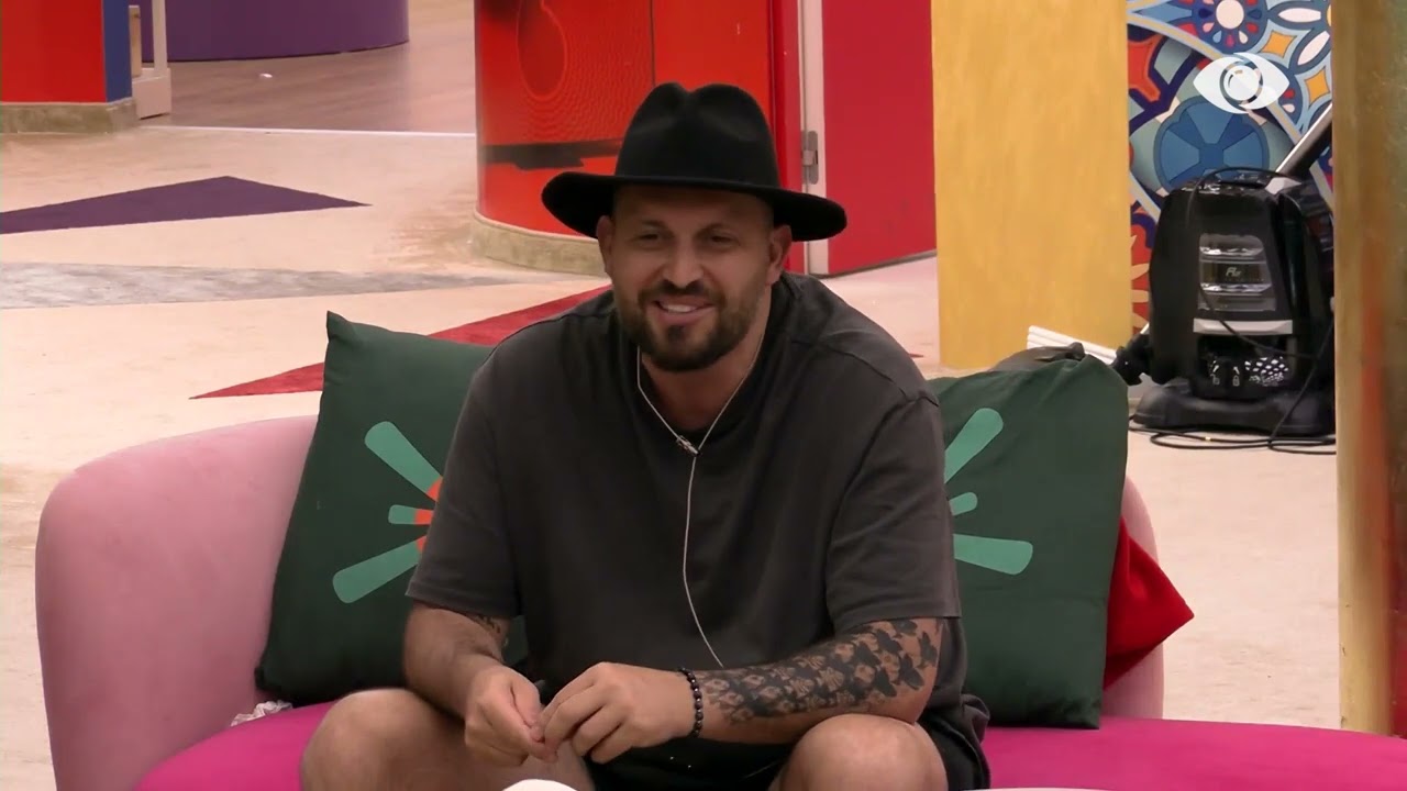 Liami bisedon me Eglën: Përdor fjalë që nuk të kanë hije për moshën që ke