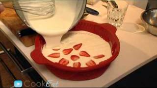 מיקי שמו בשימוש סכין שף - עוגת שוקולד לבנה