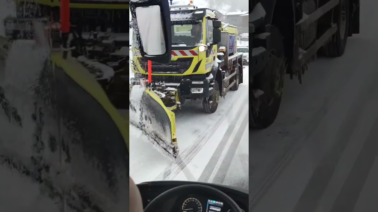 Snowy bus ride at Val Thorens