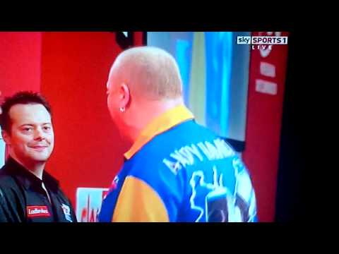 Andy Hamilton beats Simon Whitlock in Semi's. 1st Jan 2012