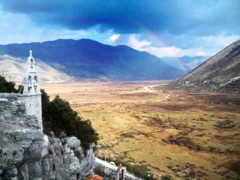 Na kamenu kamen-Tvrd je kamen