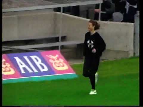 1998 Sonia O'Sullivan runs out in Croke Park before the All Ireland Hurling Final
