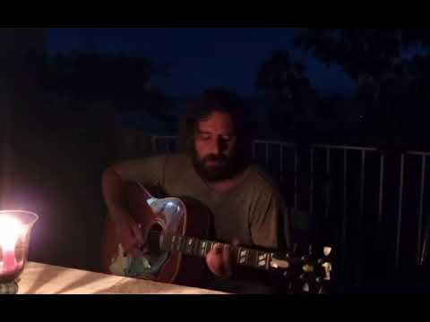 Tommaso Paradiso incanta la costiera amalfitana con "Stanza Singola"